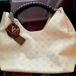 Hobo cream tote style bag. Never used.